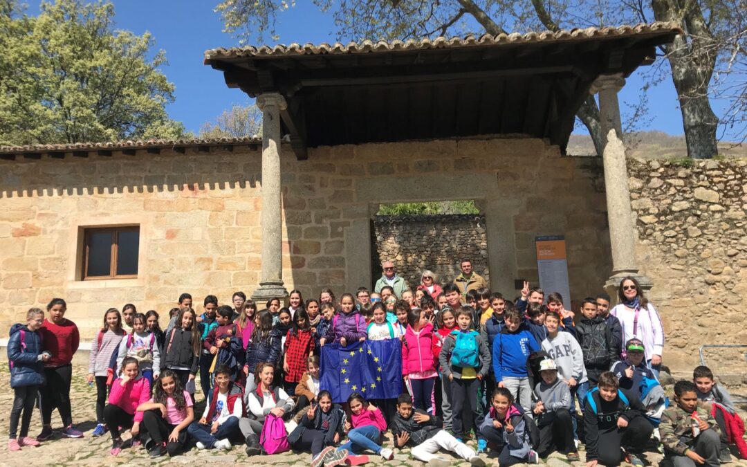 La Fundación Yuste imparte una charla sobre la construcción europea a más de 200 alumnos de Talayuela y Navalmoral durante el mes de marzo
