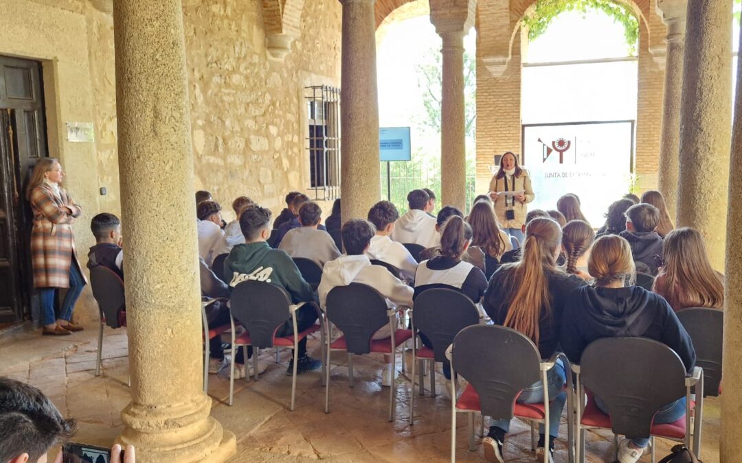 CHARLA AL IES MAESTRO DOMINGO CÁCERES
