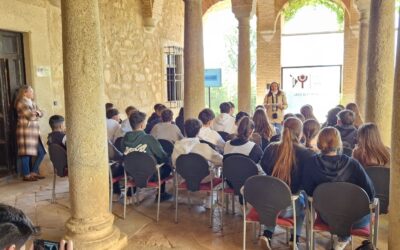 CHARLA AL IES MAESTRO DOMINGO CÁCERES