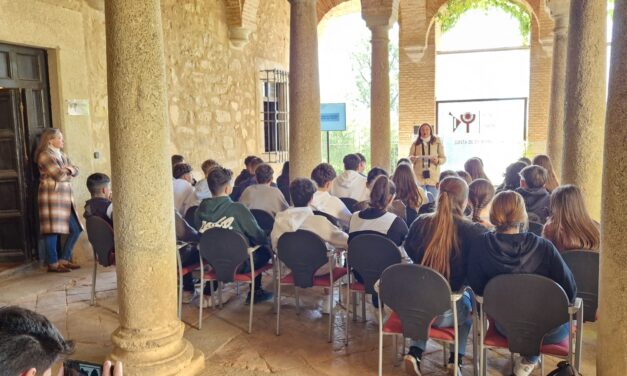 CHARLA AL IES MAESTRO DOMINGO CÁCERES