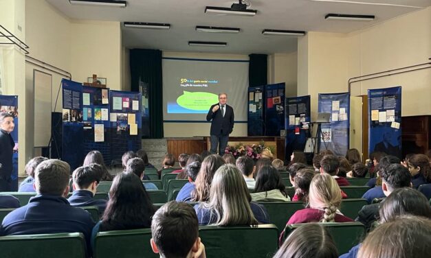 CHARLA EN EL COLEGIO SOPEÑA DE BADAJOZ