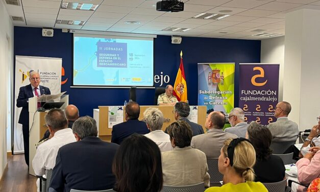 La Fundación Yuste y el Ministerio de Defensa analizan en Cáceres la seguridad y defensa en el ámbito iberoamericano