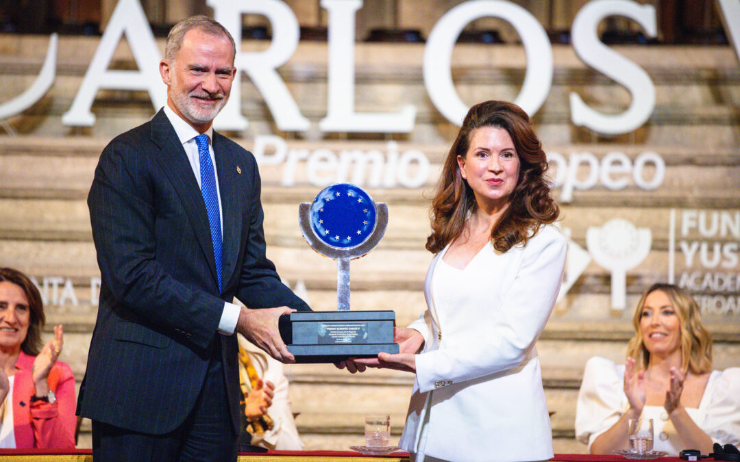El Premio Europeo Carlos V reconoce el papel de los líderes locales y regionales para garantizar la participación de las ciudades y regiones en el proceso de toma de decisiones de la Unión Europea.