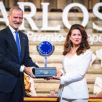 El Premio Europeo Carlos V reconoce el papel de los líderes locales y regionales para garantizar la participación de las ciudades y regiones en el proceso de toma de decisiones de la Unión Europea.
